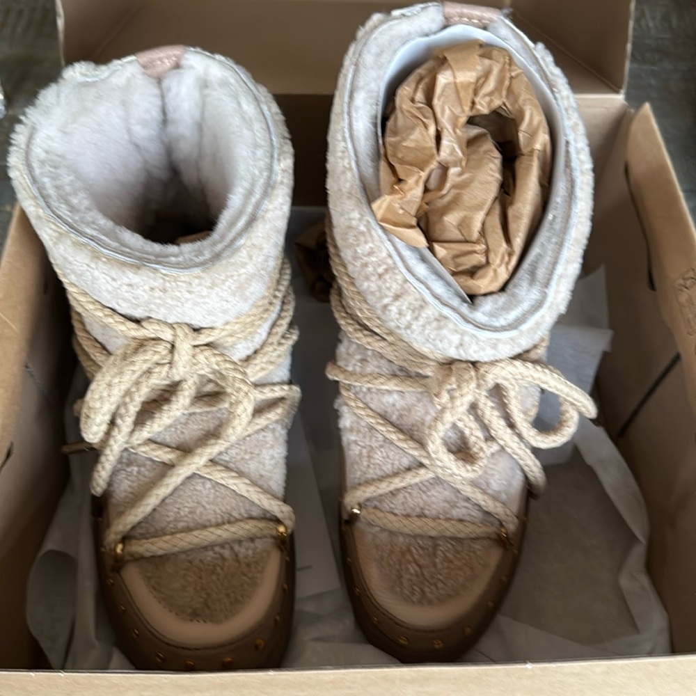 Shearling boots brand new!
